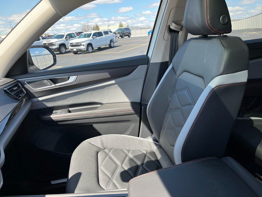 2025 Volkswagen Atlas 2.0T Peak Edition Green Bay WI