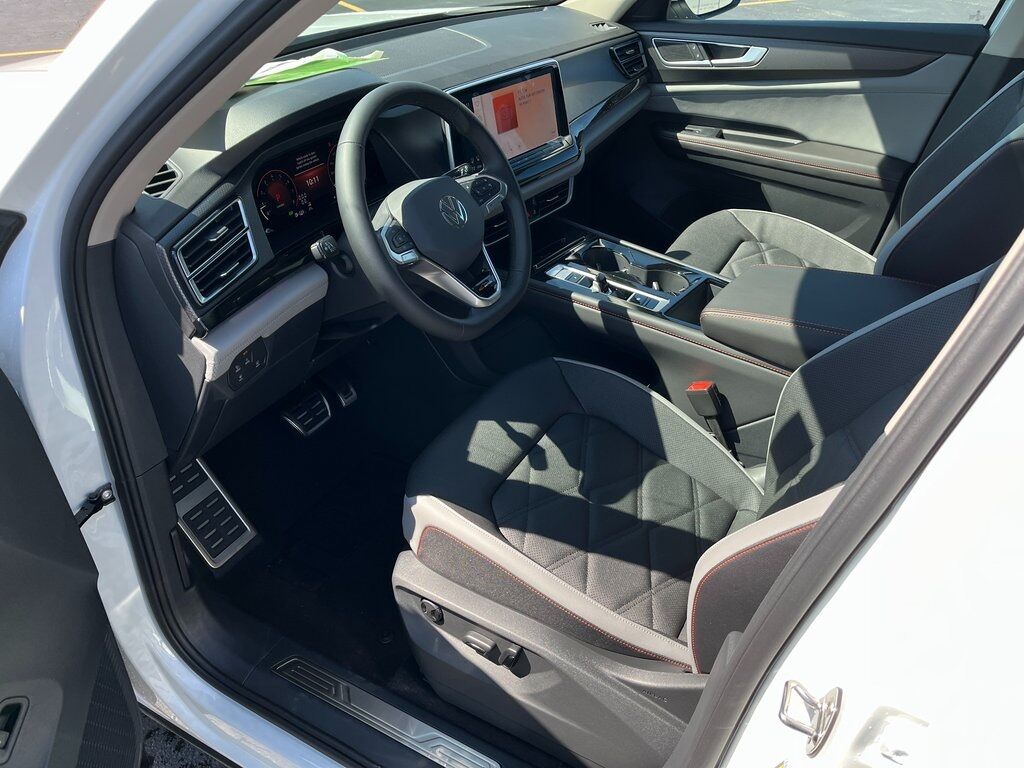 2025 Volkswagen Atlas 2.0T Peak Edition Green Bay WI