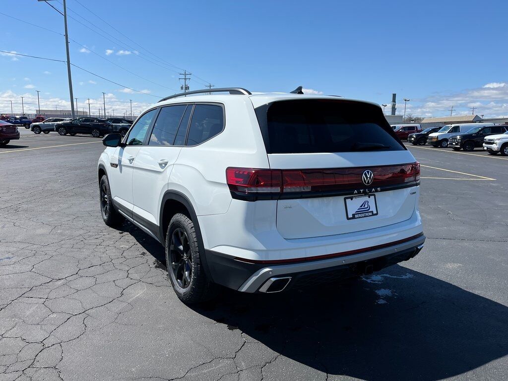 2025 Volkswagen Atlas 2.0T Peak Edition Green Bay WI