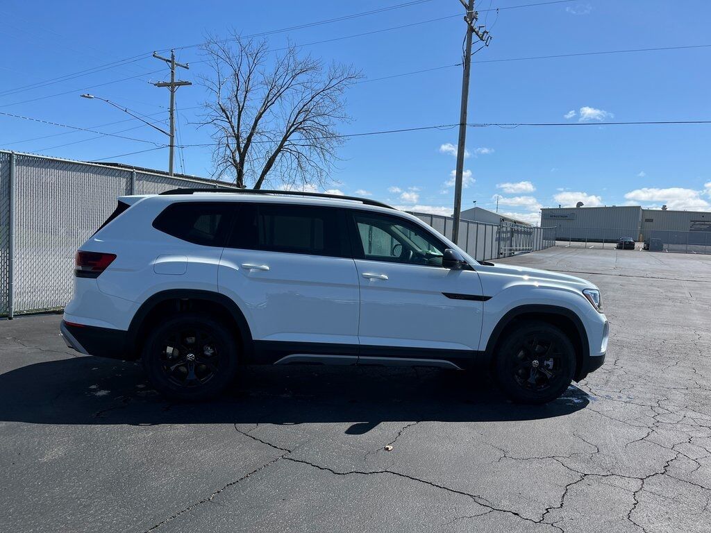 2025 Volkswagen Atlas 2.0T Peak Edition Green Bay WI