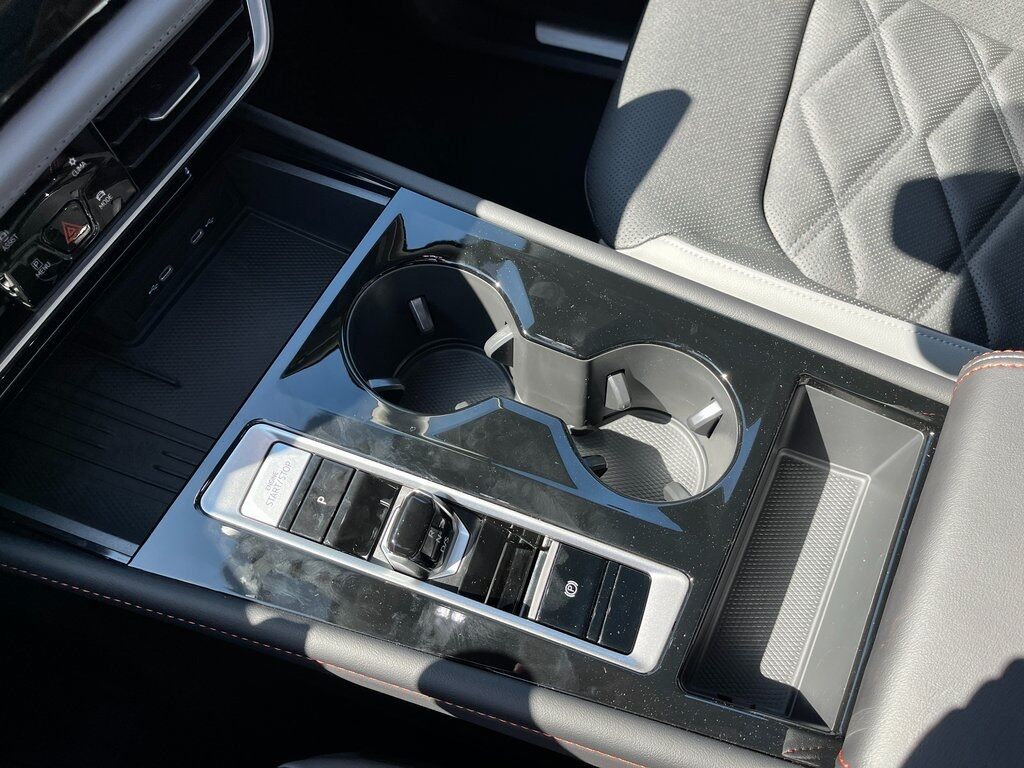 2025 Volkswagen Atlas 2.0T Peak Edition Green Bay WI