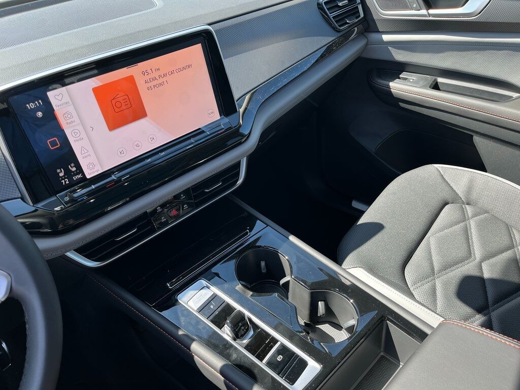 2025 Volkswagen Atlas 2.0T Peak Edition Green Bay WI