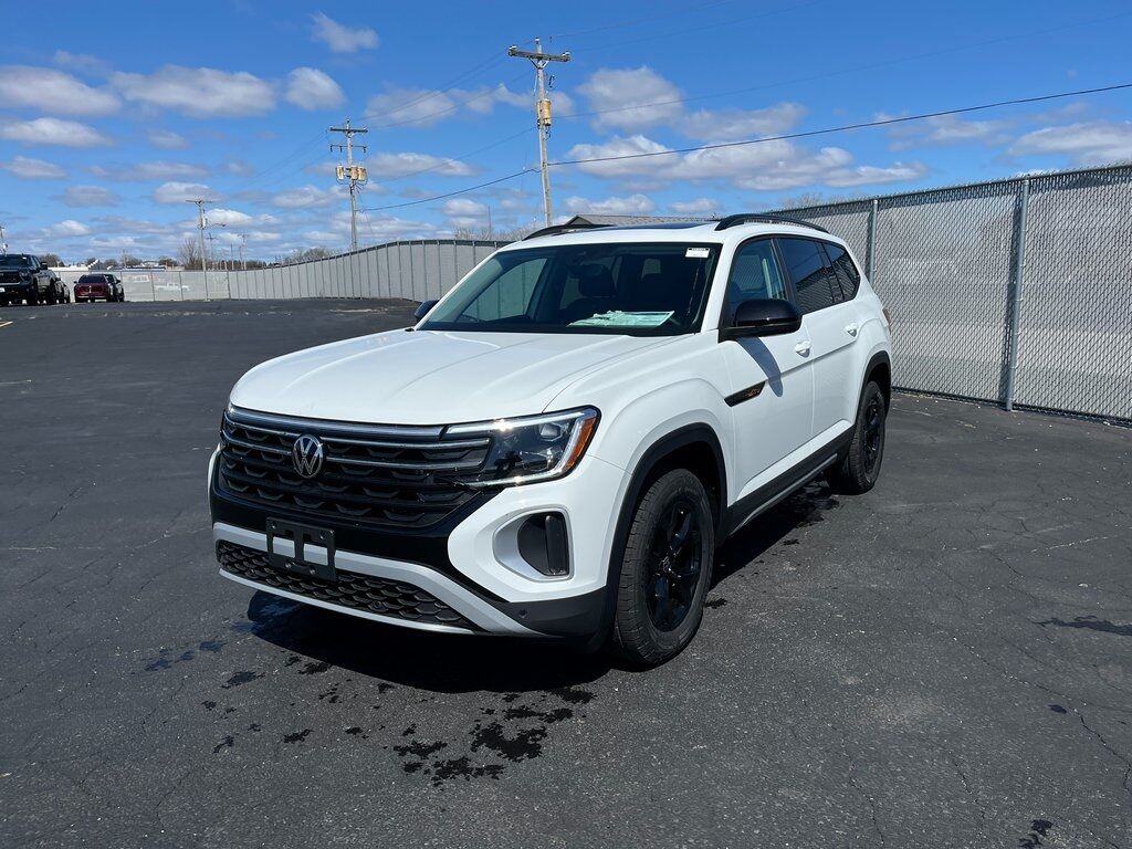 2025 Volkswagen Atlas 2.0T Peak Edition Green Bay WI