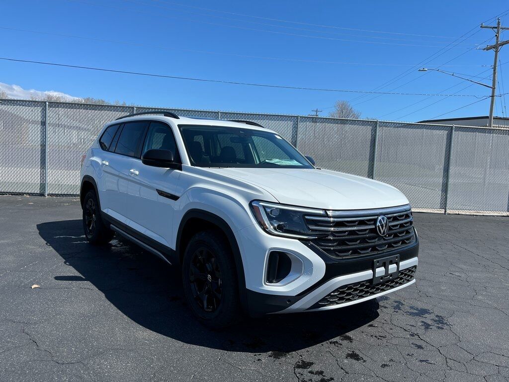 2025 Volkswagen Atlas 2.0T Peak Edition Green Bay WI