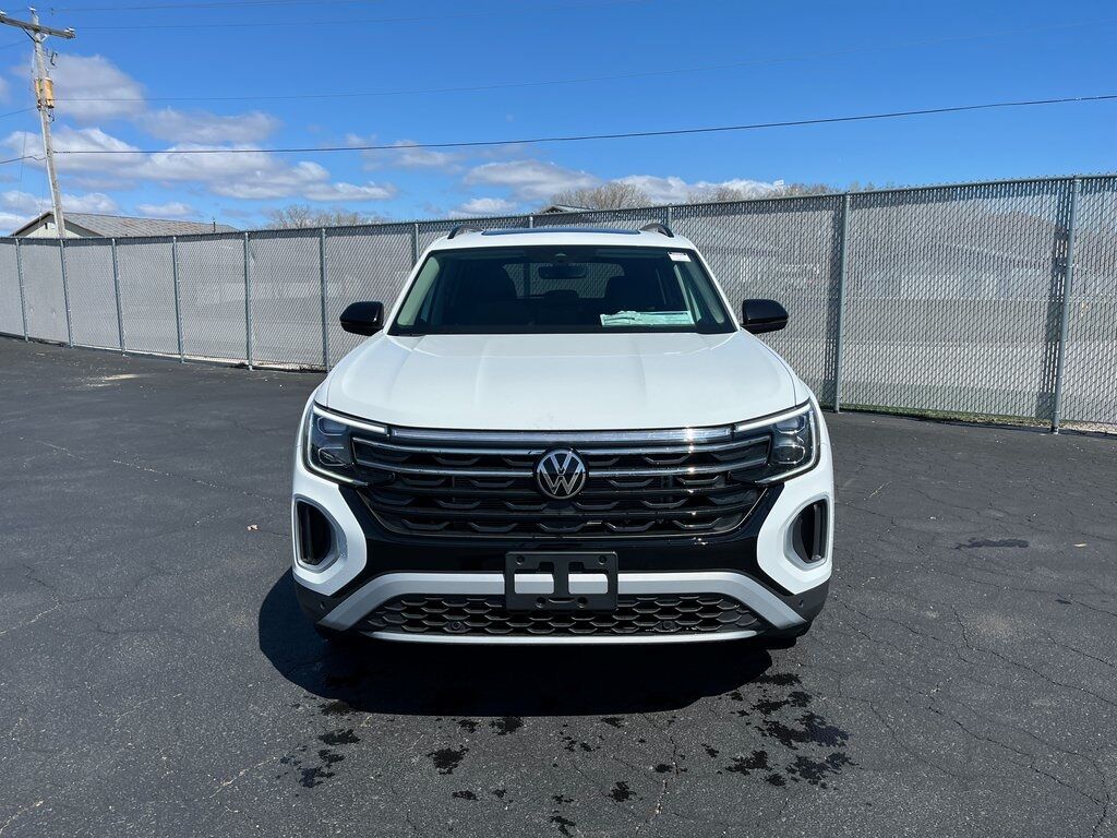 2025 Volkswagen Atlas 2.0T Peak Edition Green Bay WI
