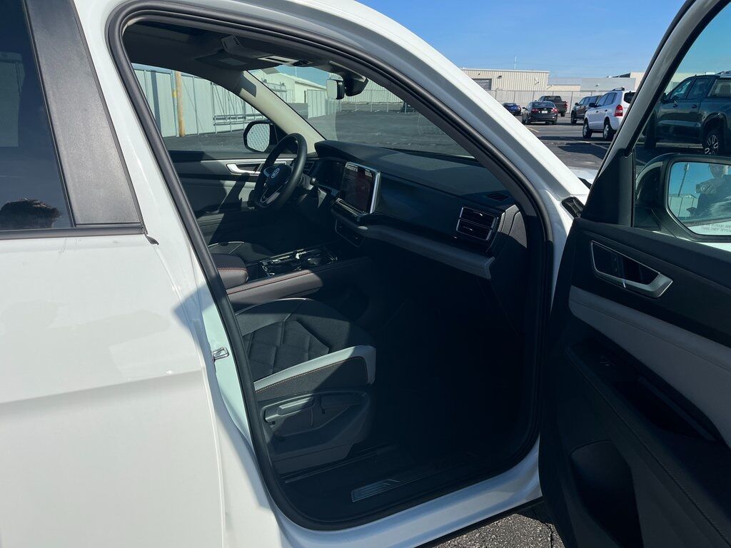 2025 Volkswagen Atlas 2.0T Peak Edition Green Bay WI
