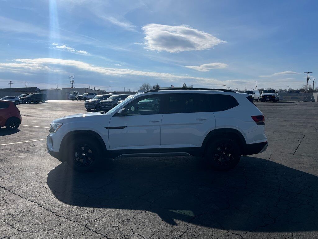2025 Volkswagen Atlas 2.0T Peak Edition Green Bay WI