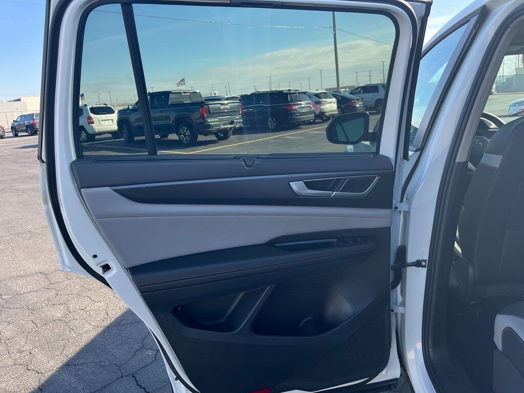 2025 Volkswagen Atlas 2.0T Peak Edition Green Bay WI