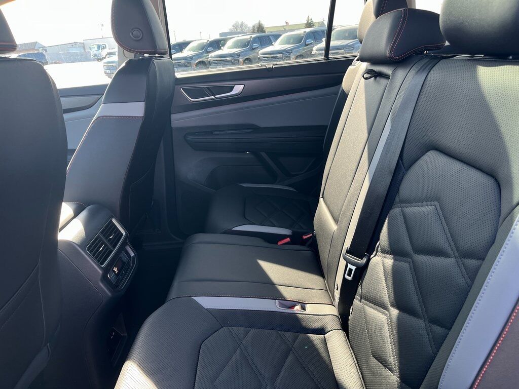 2025 Volkswagen Atlas 2.0T Peak Edition Green Bay WI