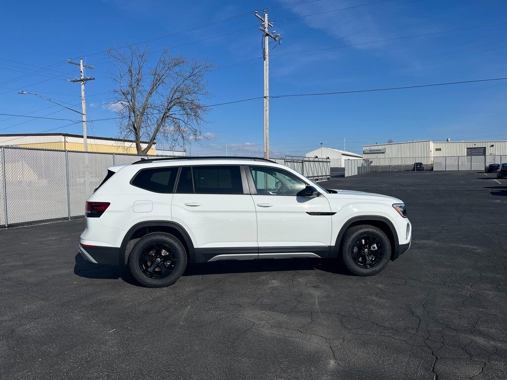 2025 Volkswagen Atlas 2.0T Peak Edition Green Bay WI