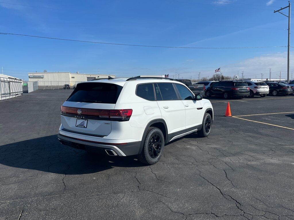 2025 Volkswagen Atlas 2.0T Peak Edition Green Bay WI