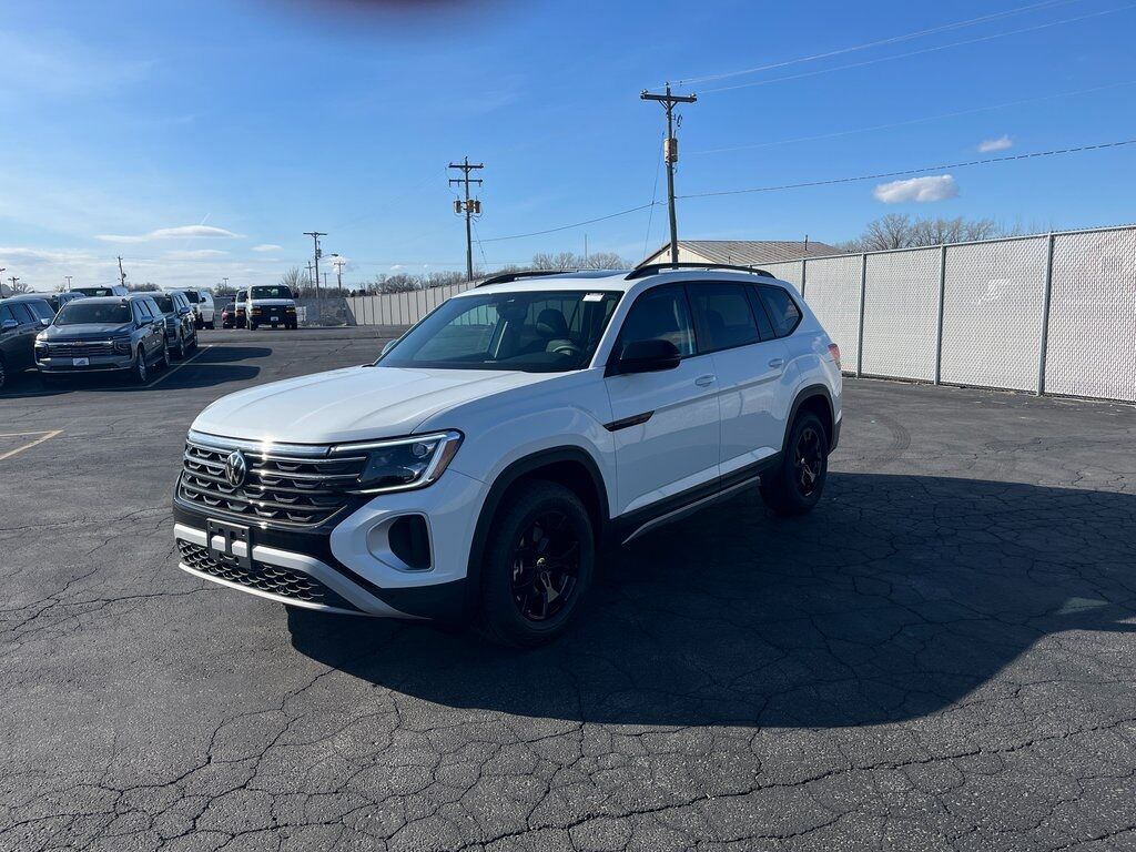 2025 Volkswagen Atlas 2.0T Peak Edition Green Bay WI