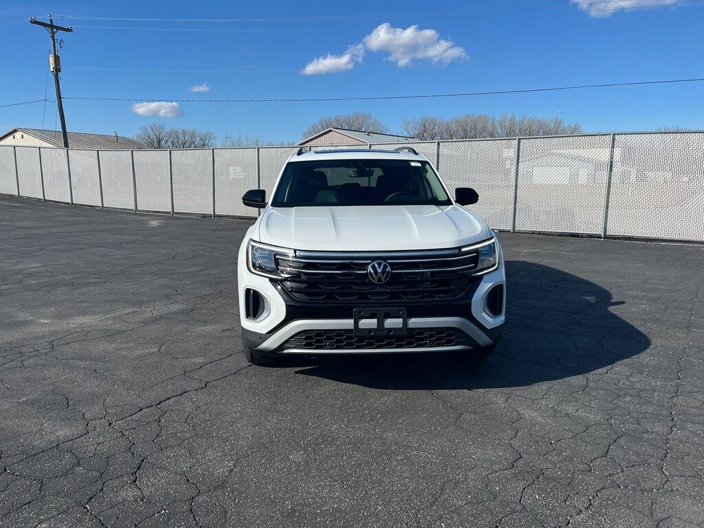 2025 Volkswagen Atlas 2.0T Peak Edition Green Bay WI