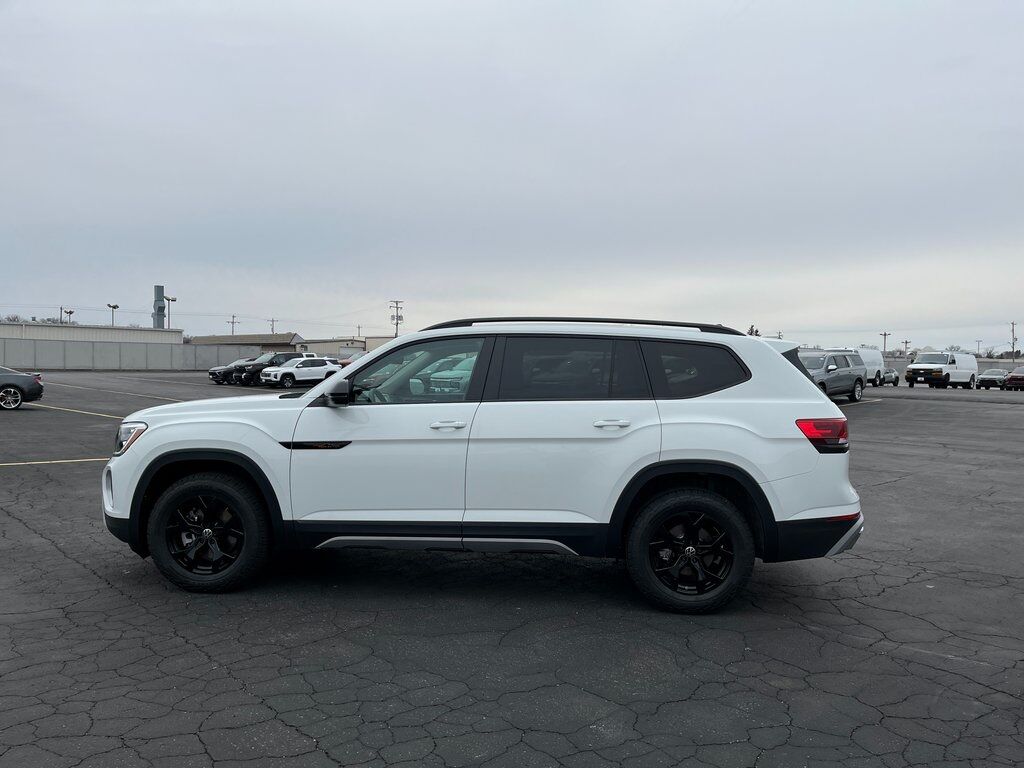 2025 Volkswagen Atlas 2.0T Peak Edition Green Bay WI