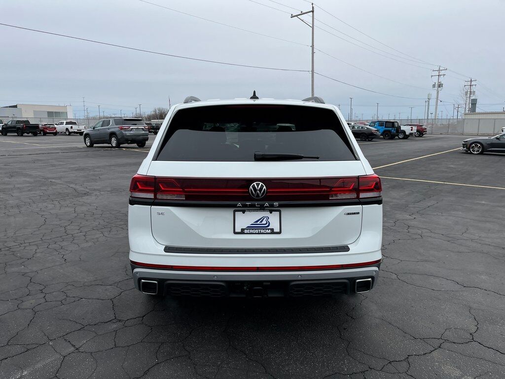 2025 Volkswagen Atlas 2.0T Peak Edition Green Bay WI