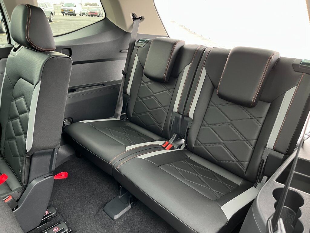 2025 Volkswagen Atlas 2.0T Peak Edition Green Bay WI