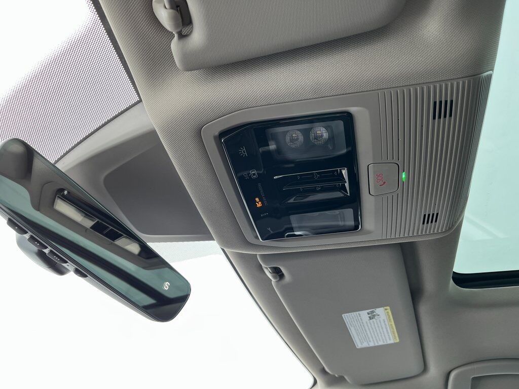 2025 Volkswagen Atlas 2.0T Peak Edition Green Bay WI