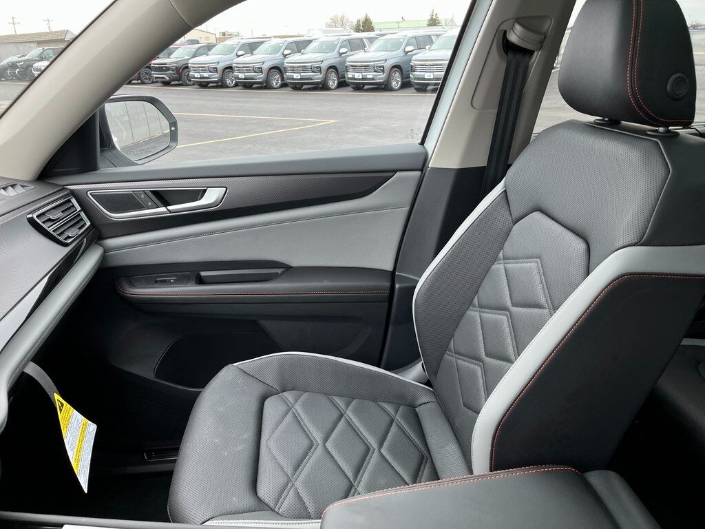 2025 Volkswagen Atlas 2.0T Peak Edition Green Bay WI