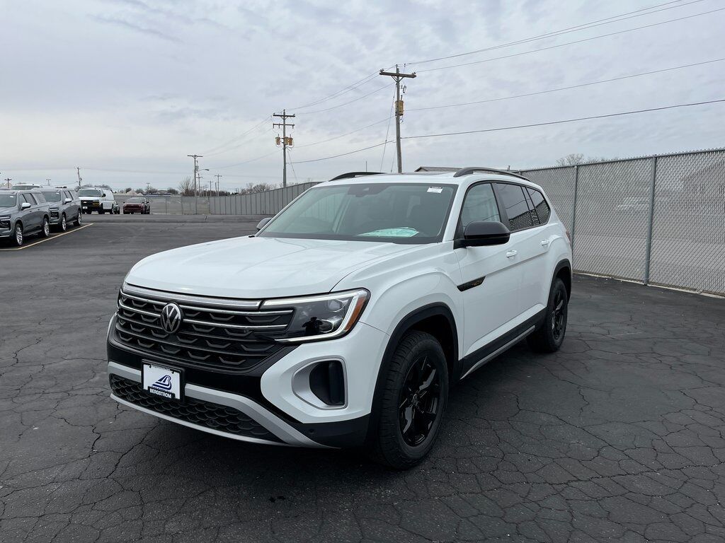 2025 Volkswagen Atlas 2.0T Peak Edition Green Bay WI