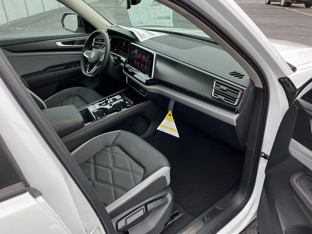 2025 Volkswagen Atlas 2.0T Peak Edition Green Bay WI