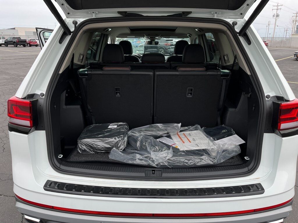 2025 Volkswagen Atlas 2.0T Peak Edition Green Bay WI