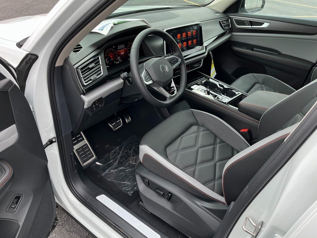 2025 Volkswagen Atlas 2.0T Peak Edition Green Bay WI