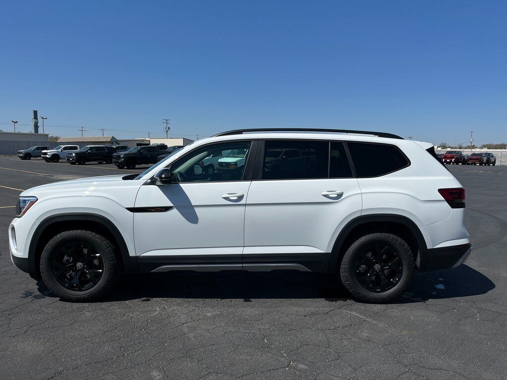2025 Volkswagen Atlas 2.0T Peak Edition Green Bay WI