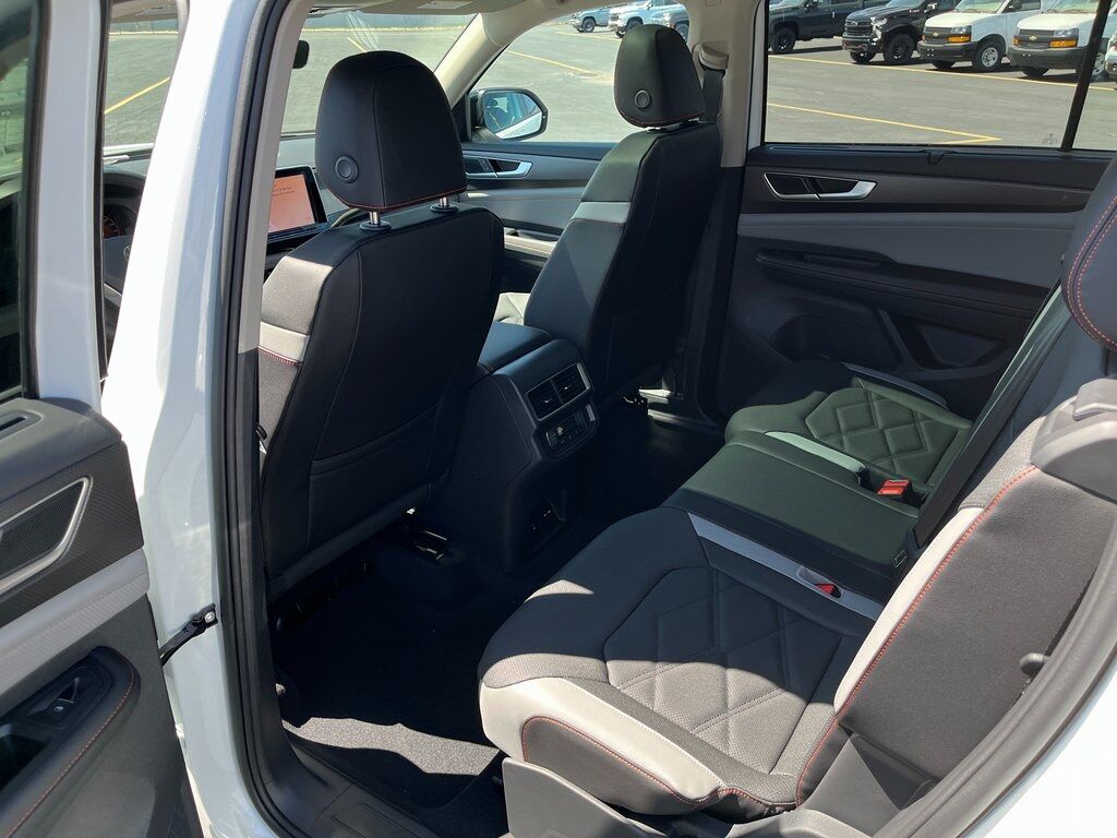 2025 Volkswagen Atlas 2.0T Peak Edition Green Bay WI