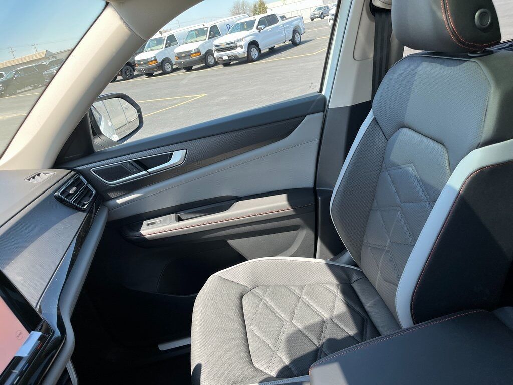 2025 Volkswagen Atlas 2.0T Peak Edition Green Bay WI