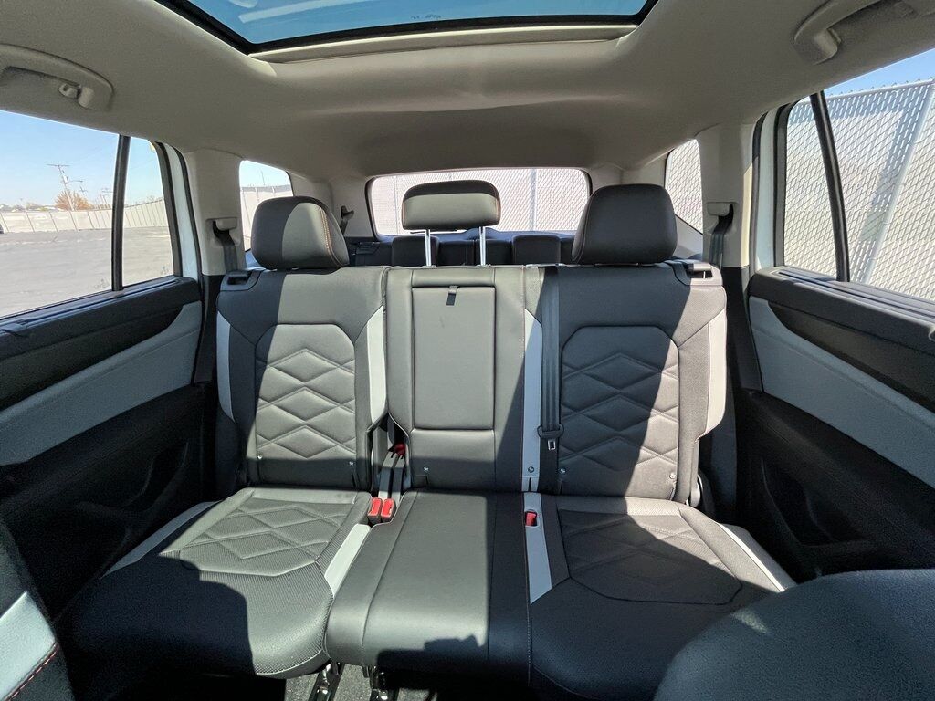 2025 Volkswagen Atlas 2.0T Peak Edition Green Bay WI