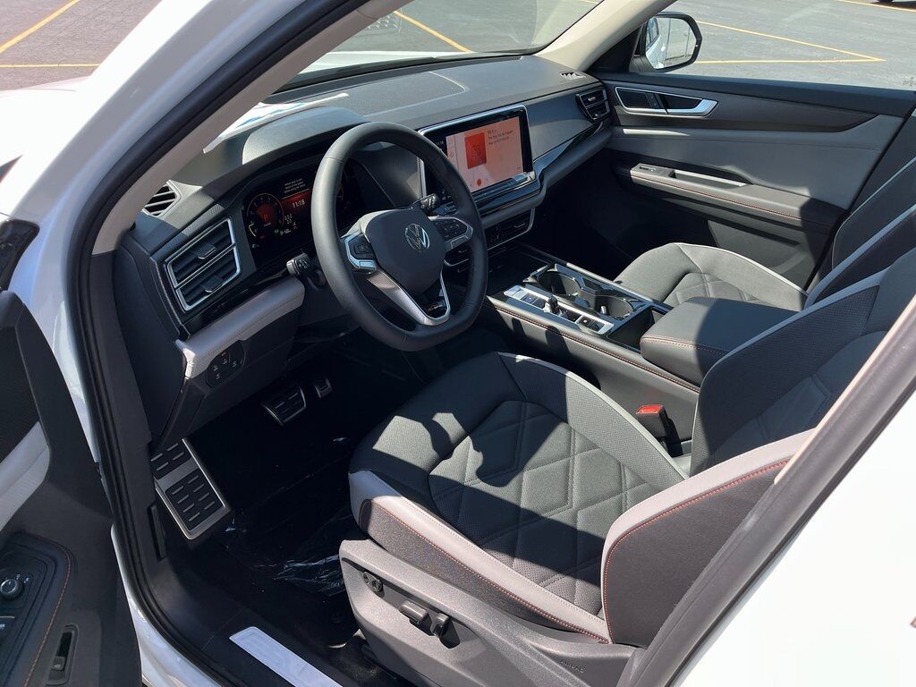 2025 Volkswagen Atlas 2.0T Peak Edition Green Bay WI