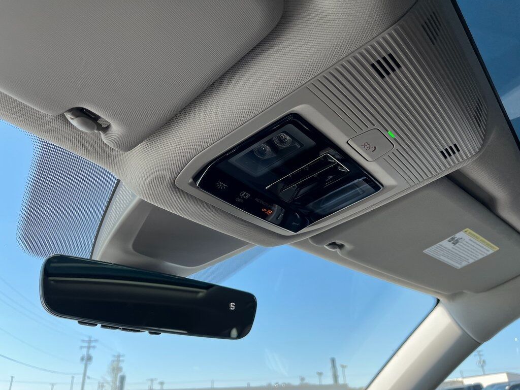 2025 Volkswagen Atlas 2.0T Peak Edition Green Bay WI
