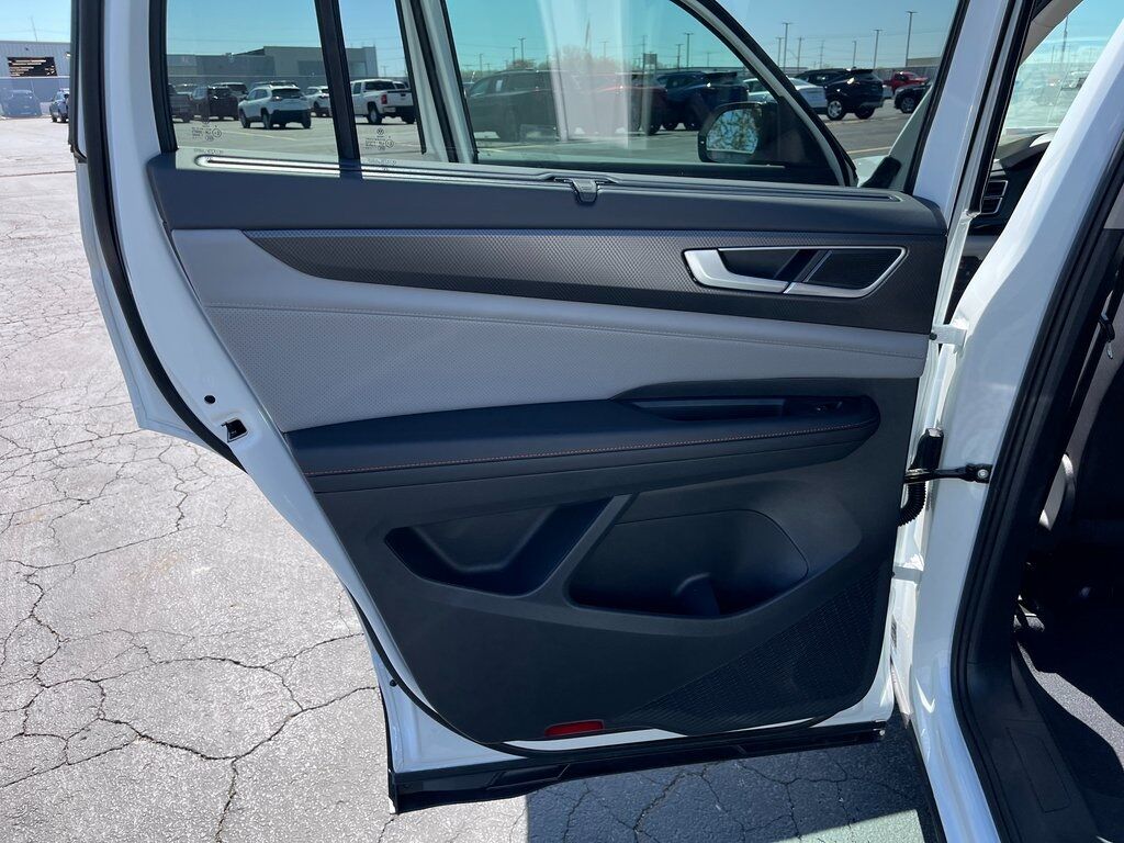2025 Volkswagen Atlas 2.0T Peak Edition Green Bay WI