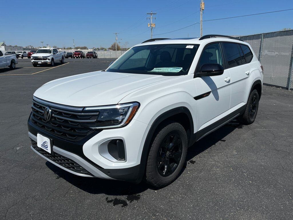 2025 Volkswagen Atlas 2.0T Peak Edition Green Bay WI