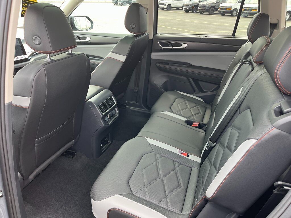 2025 Volkswagen Atlas 2.0T Peak Edition Green Bay WI