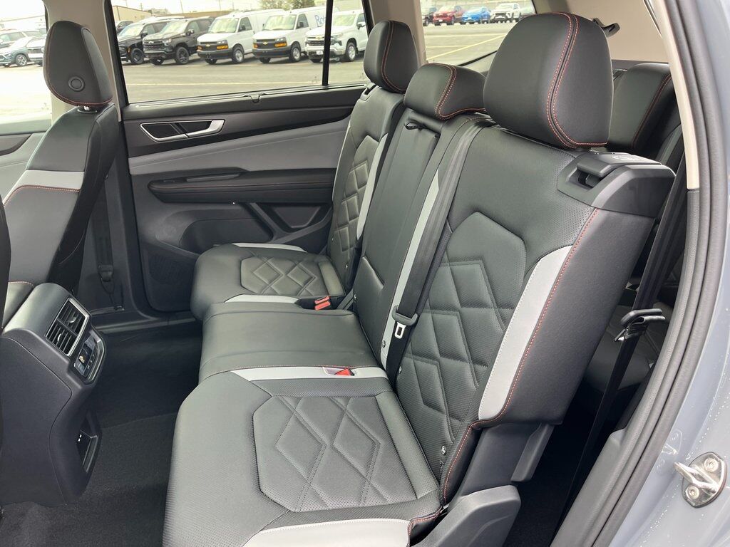 2025 Volkswagen Atlas 2.0T Peak Edition Green Bay WI