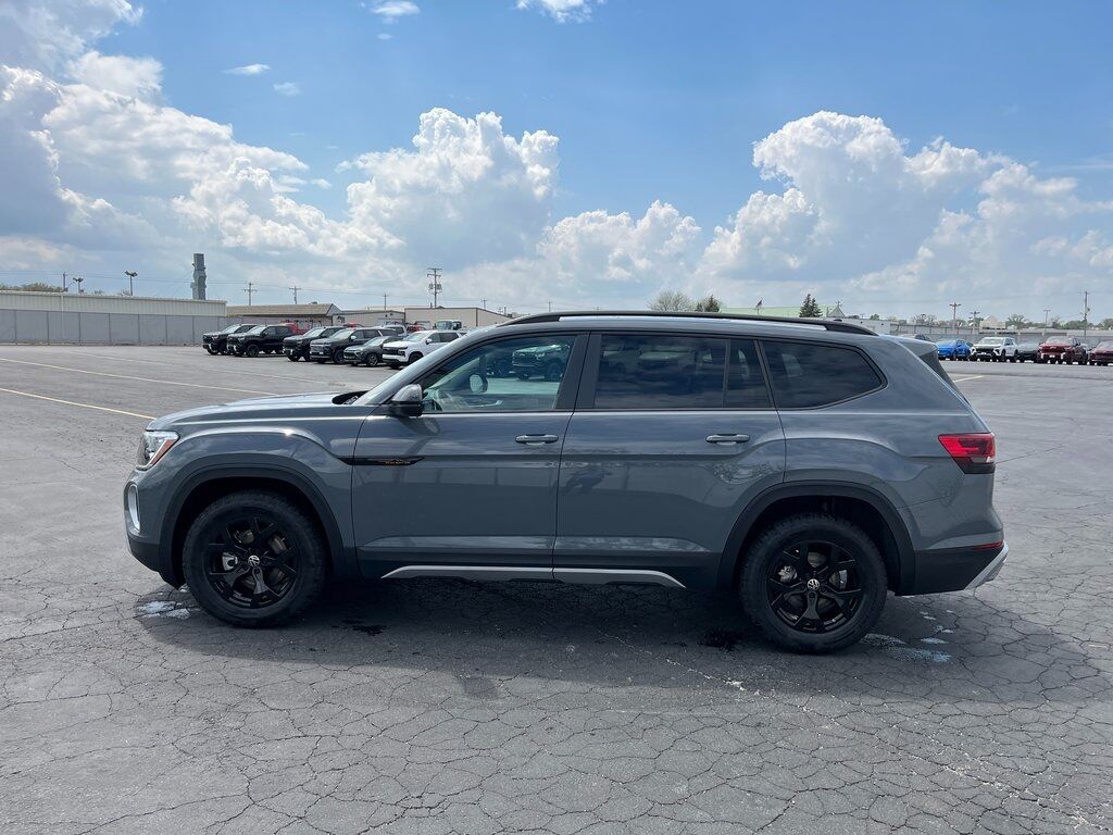 2025 Volkswagen Atlas 2.0T Peak Edition Green Bay WI