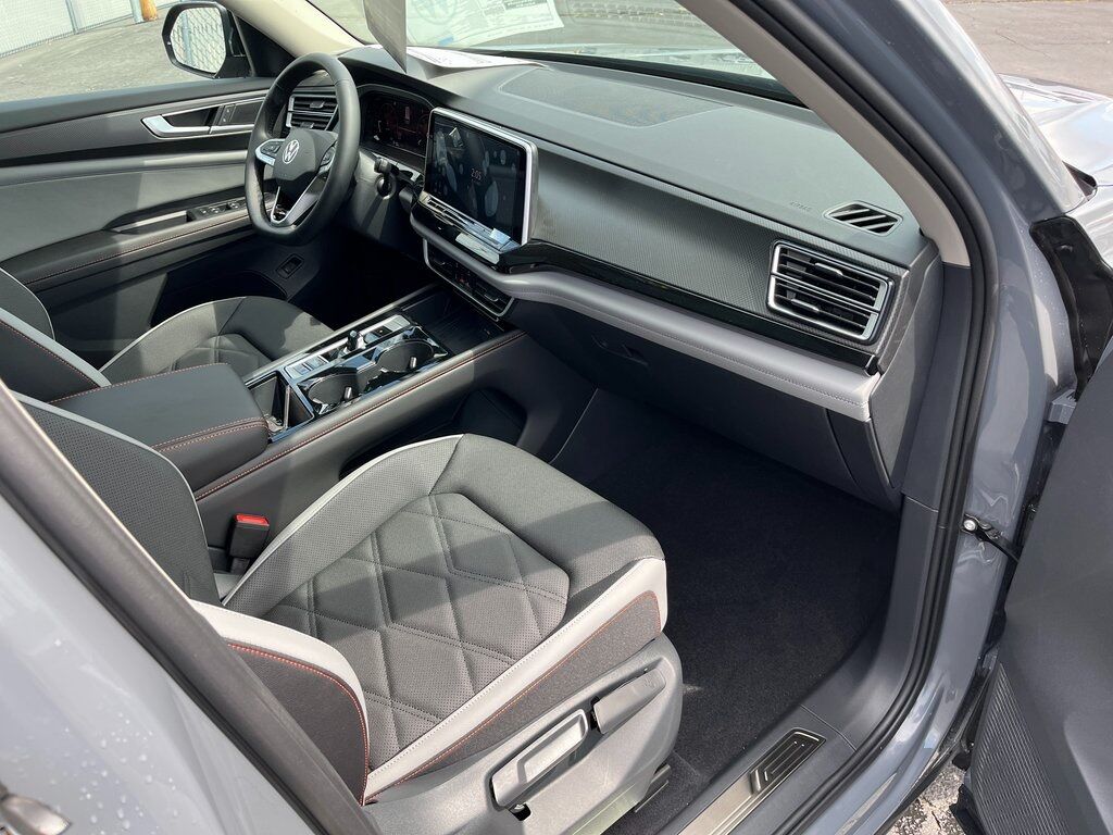 2025 Volkswagen Atlas 2.0T Peak Edition Green Bay WI