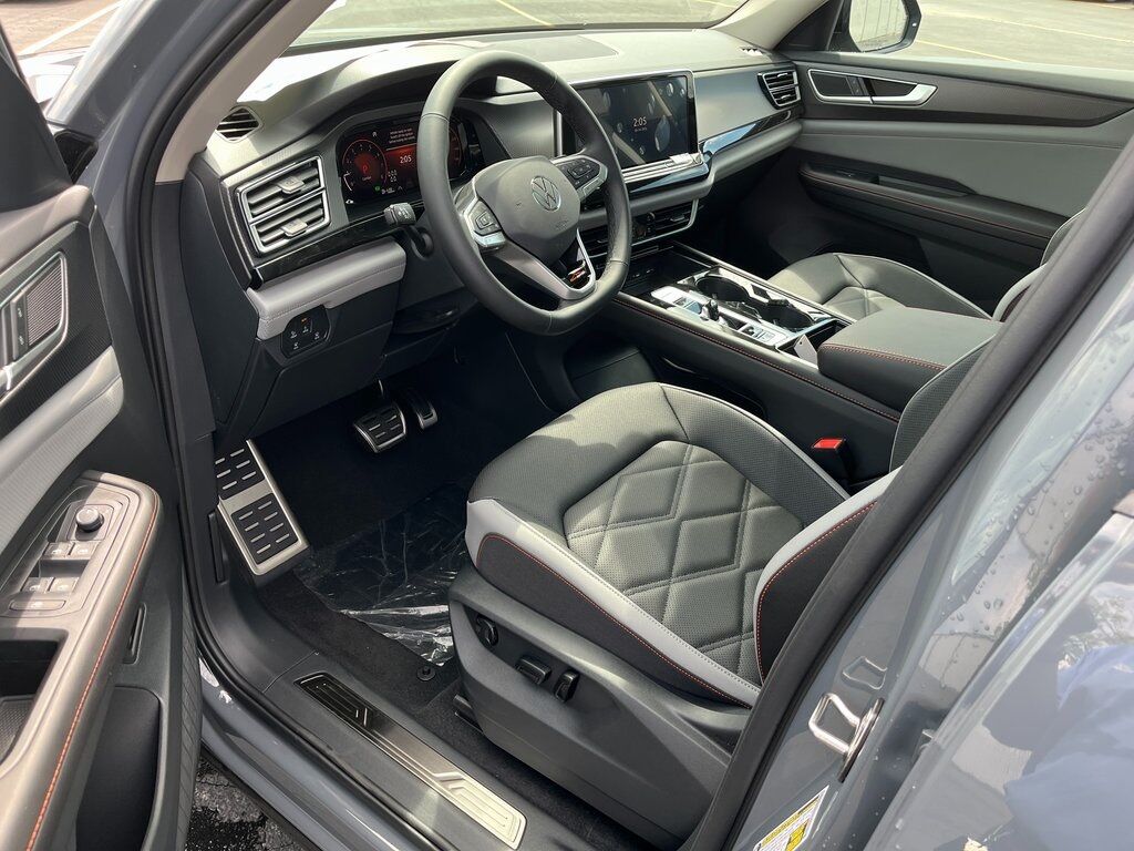 2025 Volkswagen Atlas 2.0T Peak Edition Green Bay WI
