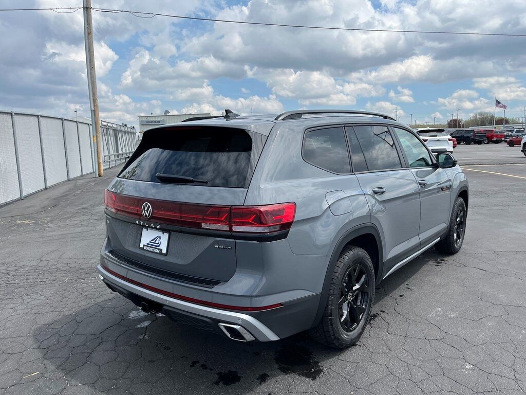2025 Volkswagen Atlas 2.0T Peak Edition Green Bay WI