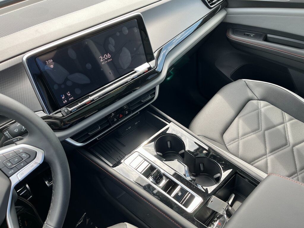 2025 Volkswagen Atlas 2.0T Peak Edition Green Bay WI