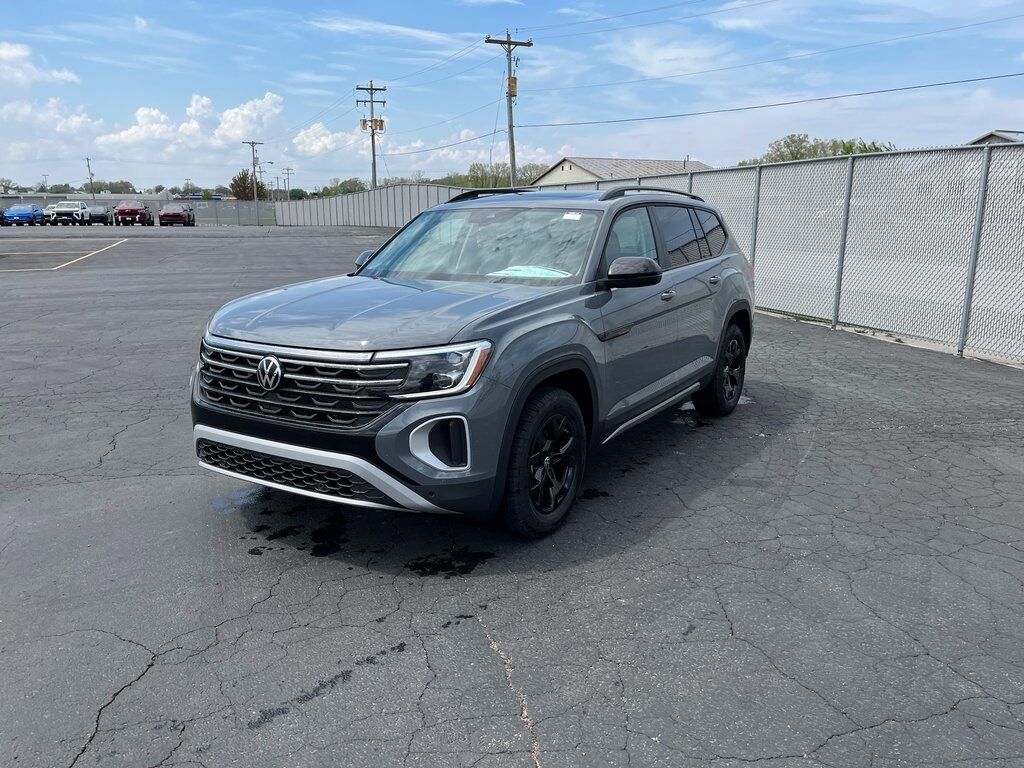 2025 Volkswagen Atlas 2.0T Peak Edition Green Bay WI