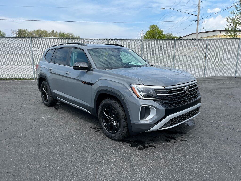2025 Volkswagen Atlas 2.0T Peak Edition Green Bay WI