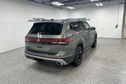 2025 Volkswagen Atlas 2.0T Peak Edition Oshkosh WI