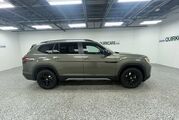 2025 Volkswagen Atlas 2.0T Peak Edition Oshkosh WI