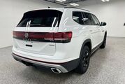 2025 Volkswagen Atlas 2.0T Peak Edition Oshkosh WI