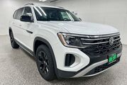 2025 Volkswagen Atlas 2.0T Peak Edition Oshkosh WI