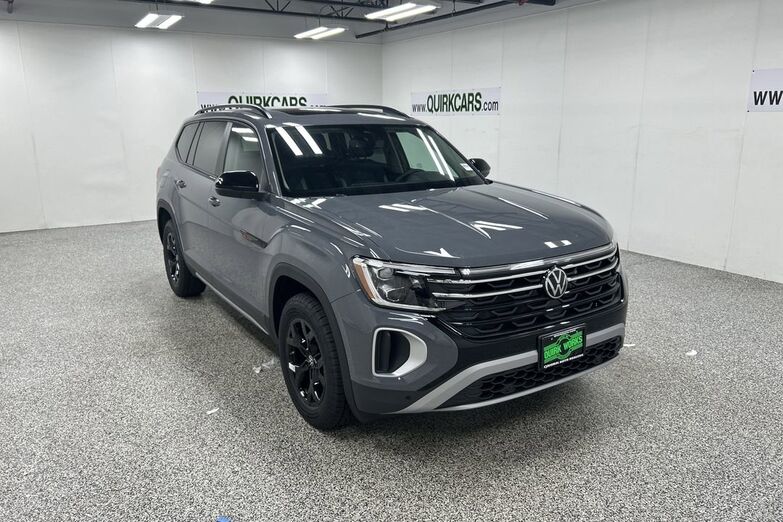 2025 Volkswagen Atlas 2.0T Peak Edition Oshkosh WI