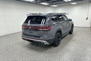2025 Volkswagen Atlas 2.0T Peak Edition Oshkosh WI