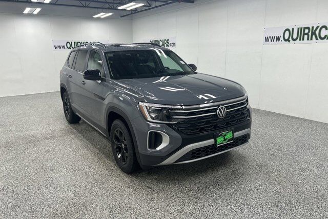 2025 Volkswagen Atlas 2.0T Peak Edition Oshkosh WI